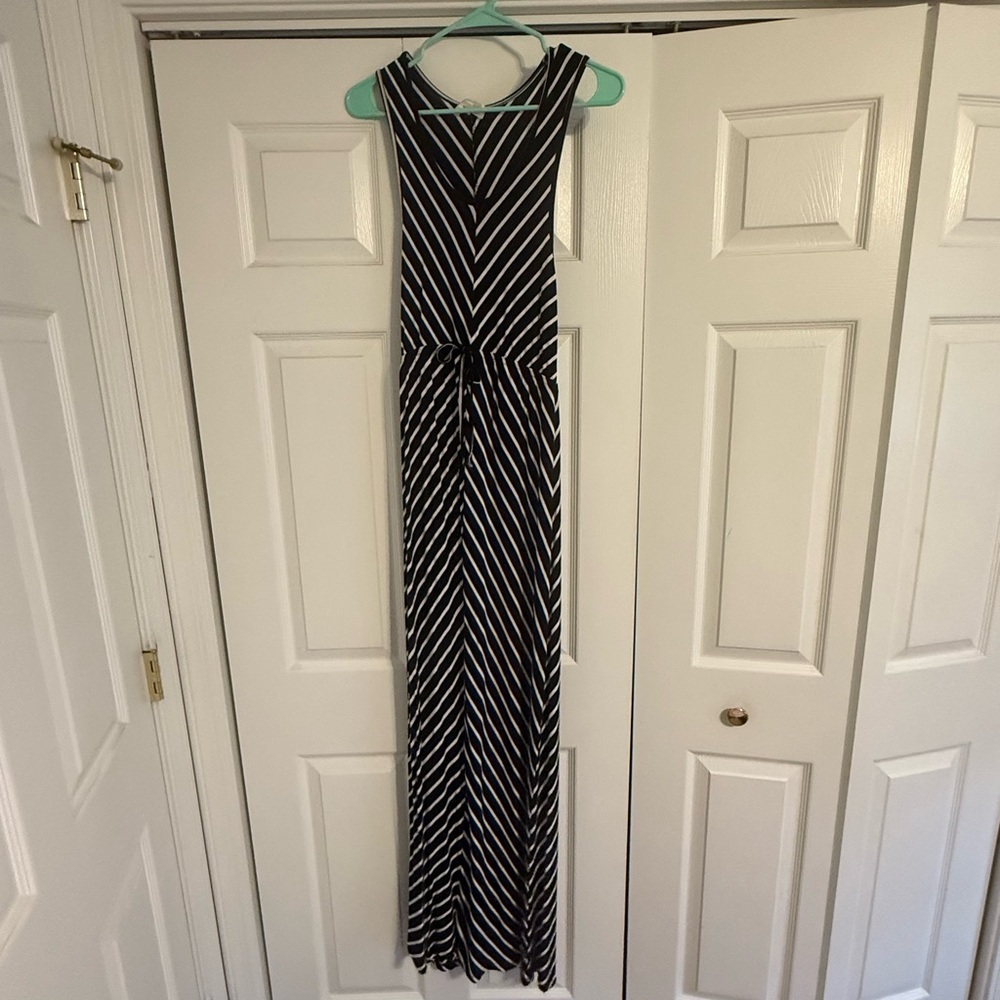 Black/White Maxi Dress—super comfy and stretchy material. Faux synched waist.